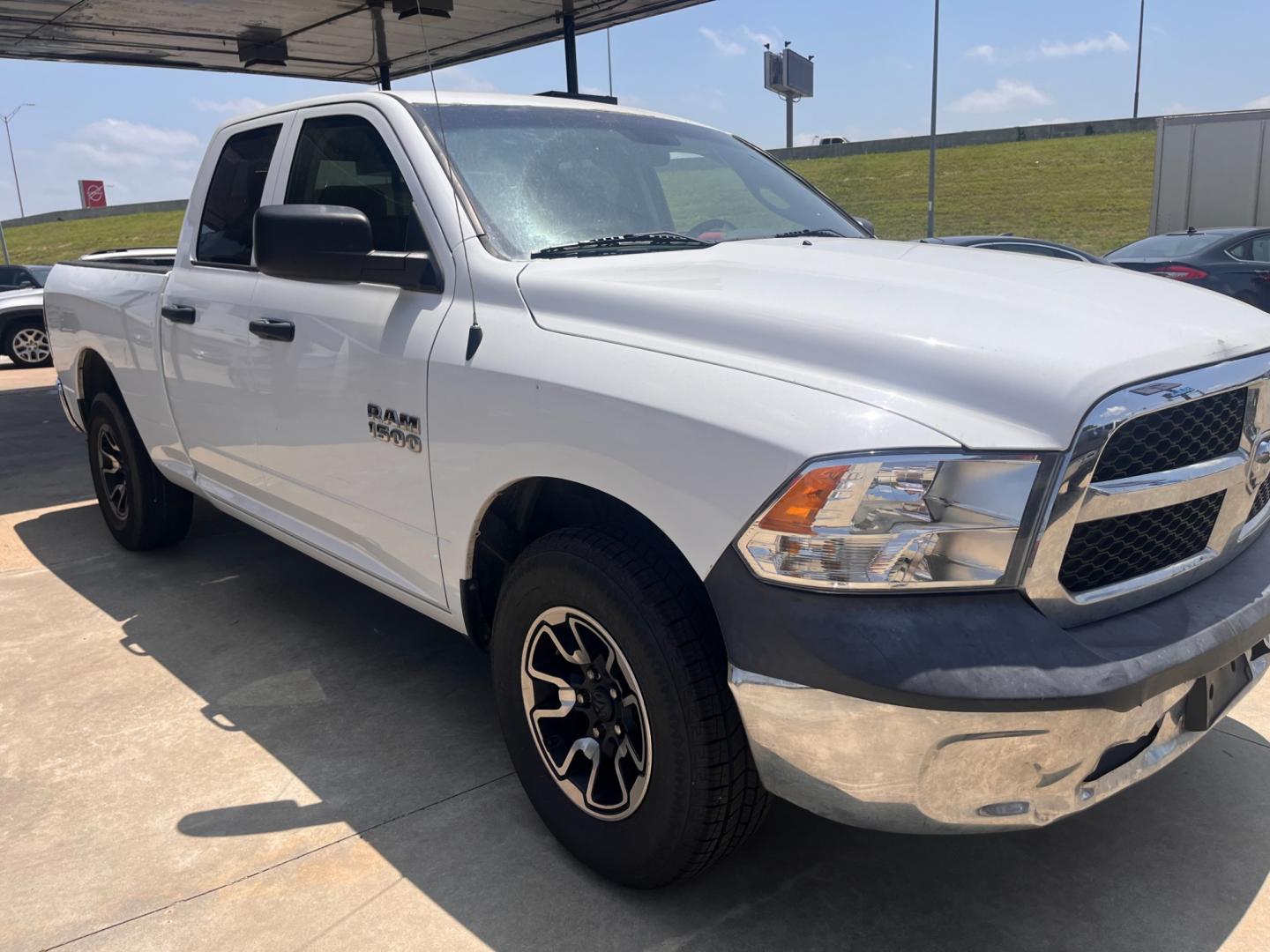 2018 WHITE RAM 1500 EXPRESS; TRADES Tradesman Quad Cab 2WD (1C6RR6FG9JS) with an 3.6L V6 DOHC 24V FFV engine, 8A transmission, located at 8101 E. Skelly Dr., Tulsa, OK, 74129, (918) 592-3593, 36.121891, -95.888802 - Photo#1